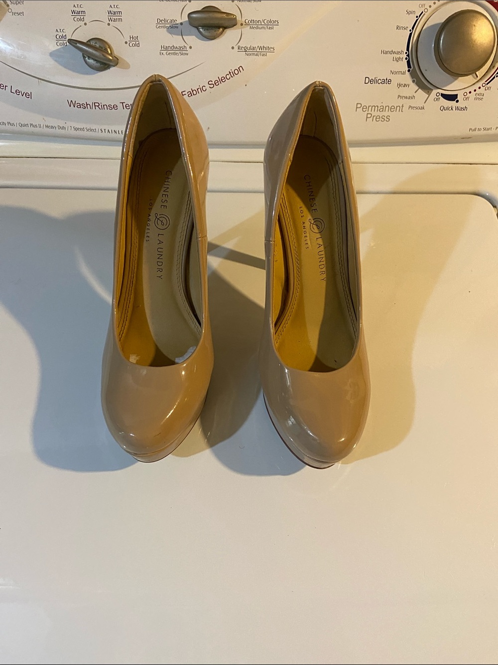Chinese Laundry Wow platform Patent pumps
8.5 UC